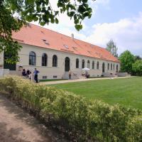 Kavaliershaus Schloß Blücher am Finckenersee，位于Fincken的酒店