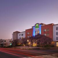 贝尔蒙快捷假日&套房酒店，位于贝尔蒙San Carlos Airport - SQL附近的酒店