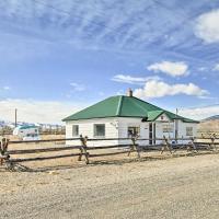 Peaceful Retreat on 1 Acre with Panoramic Mtn Views!，位于LeadoreLemhi County - SMN附近的酒店