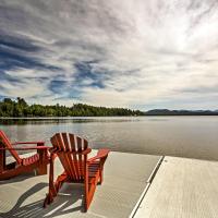 Restored Historic Saranac Lake Home Lake Access!，位于Lake Clear阿迪朗达克地区机场 - SLK附近的酒店