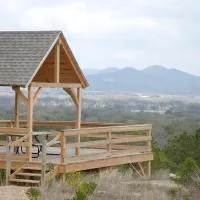 Spacious Utopia Family Home w/ Hill Country Views，位于Utopia的酒店