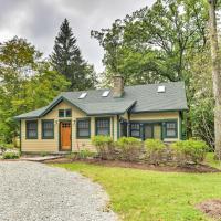 Sugar Berry-Remodeled Laughlintown Craftsman Home!，位于Laughlintown约翰默撒约翰斯敦 - 坎布里亚郡机场 - JST附近的酒店