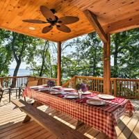 Lakefront Rutledge Home with Fire Pit and Private Dock，位于RutledgeMorristown Regional Airport - MOR附近的酒店