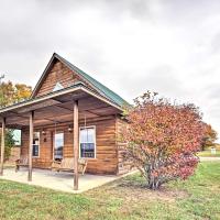 Lakefront Vacation Rental with Patio and Grill!，位于哥伦比亚哥伦比亚区域机场 - COU附近的酒店