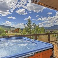 Steamboat Springs Home with Hot Tub and Mtn Views，位于斯廷博特斯普林斯扬帕谷地区机场 - HDN附近的酒店