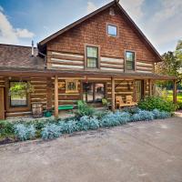 Spacious Log Cabin on the Wolf River with Fireplace!，位于White Lake的酒店