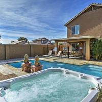 Coolidge Getaway with Pool, Hot Tub and Fire Pit!，位于Coolidge的酒店