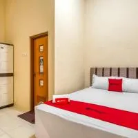 RedDoorz Syariah near Kebon Rojo Park Blitar，位于Karangtengah的酒店
