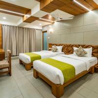 Hotel Pleasant Lake，位于艾哈迈达巴德Maninagar的酒店