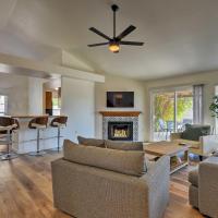 Updated Mesa Home with Spacious Backyard and Fire Pit!，位于梅萨猎鹰场机场 - MSC附近的酒店