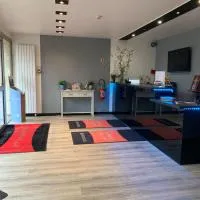 德利拉斯里莱丝酒店,位于帕尔特奈的酒店