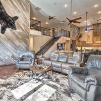 Kansas Hunting Lodge Pets and Large Groups Welcome!，位于Great Bend大弯市政机场 - GBD附近的酒店