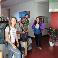 Casa Treveris - Non profit Hostel，位于苏克雷胡安阿苏杜伊德帕迪拉国际机场 - SRE附近的酒店