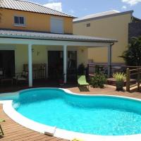 La case à Nath - Piscine chauffée et jacuzzi，位于圣皮埃尔Pierrefonds - ZSE附近的酒店