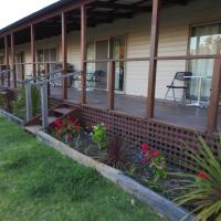 Warrawong on the Darling Wilcannia Holiday Park，位于Wilcannia威尔坎尼亚机场 - WIO附近的酒店