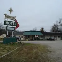 舒适绿色汽车旅馆 ，位于Thayer的酒店