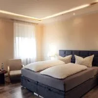 Hotel und Restaurant Golden Village,位于里萨的酒店