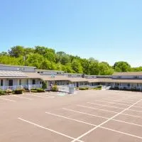 East Shore Lodging，位于霍利的酒店