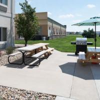 Holiday Inn Express Hotel & Suites Burlington by IHG，位于伯灵顿Southeast Iowa Regional Airport - BRL附近的酒店