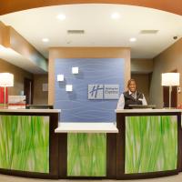 Holiday Inn Express & Suites St Louis Airport, an IHG Hotel，位于伍德森特瑞斯兰伯特-圣路易斯国际机场 - STL附近的酒店