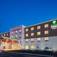 Holiday Inn Express & Suites - Medford by IHG，位于梅德福的酒店