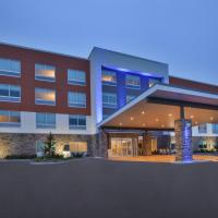帕克斯堡东部智选假日酒店，位于Parish-Morris SubdivisionMid-Ohio Valley Regional - PKB附近的酒店
