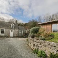 Bron Heulog Cottage,位于Llangoed的酒店