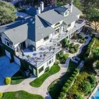 High Ridge Manor,位于佩索罗伯斯的酒店