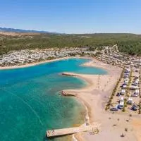 Mobile Homes Camping Omišalj，位于奥米沙利的酒店