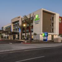 Holiday Inn Express & Suites - Phoenix North - Happy Valley, an IHG Hotel，位于凤凰城鹿谷的酒店