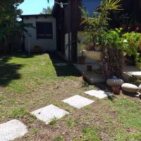 Brezza di mare appartamento in Villa con giardino e spiaggia ,casa vacanze al mare，位于夸尔图-圣埃莱娜的酒店