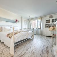 Vintage Lounge studio by the sea in Liepaja，位于利耶帕亚的酒店