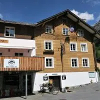 Aktivhostel HängeMatt，位于Matt的酒店