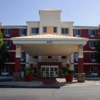 Holiday Inn Express and Suites St. Cloud, an IHG Hotel，位于圣克劳德St. Cloud Regional Airport - STC附近的酒店