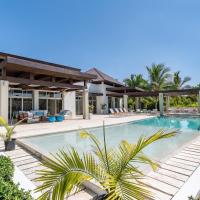 Unique Private Villa with Pools and Golf Cart，位于拉罗马纳拉罗马纳国际机场 - LRM附近的酒店