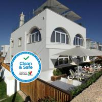 Golden Beach Guest House & Rooftop Bar，位于法鲁Praia de Faro的酒店