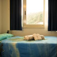 Mare Roccia beachfront apartment，位于陶尔米纳的酒店