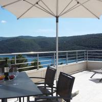 Istra-Hvar Luxury Penthouse，位于拉巴克的酒店