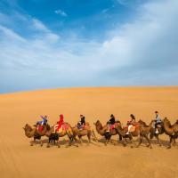 敦煌薇薇安VIVIAN国际沙漠露营基地，位于敦煌Dunhuang Mogao International Airport - DNH附近的酒店