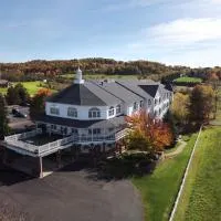 Inn at Amish Door，位于Wilmot的酒店