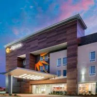 La Quinta Inn & Suites by Wyndham Lewisville，位于路易斯维尔的酒店