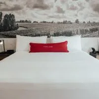 Vinland Hotel and Lounge，位于索尔万的酒店