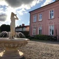 Schlosshotel Gross Koethel，位于Hohen Demzin的酒店