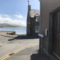 Cosy holiday home, Scalloway, Shetland.，位于Scalloway勒威克/亭沃尔机场 - LWK附近的酒店