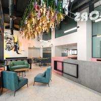 Colors Hotel Athens，位于雅典Exarcheia的酒店