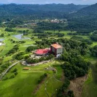 Summit Rainforest Golf Resort & All Inclusive，位于Paraíso的酒店