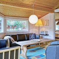 Three-Bedroom Holiday home in Aakirkeby 5，位于维斯特索马肯的酒店