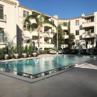 Perfect Apt near UCLA w Parking Gym Pool WIFI in Westwood B3，位于洛杉矶韦斯特伍德的酒店