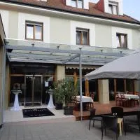 LONDON Boutique hotel & Restaurant，位于特尔纳瓦的酒店
