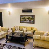 Royal Two Bed Luxury Apartment Gulberg，位于拉合尔M.M. Allam Road的酒店